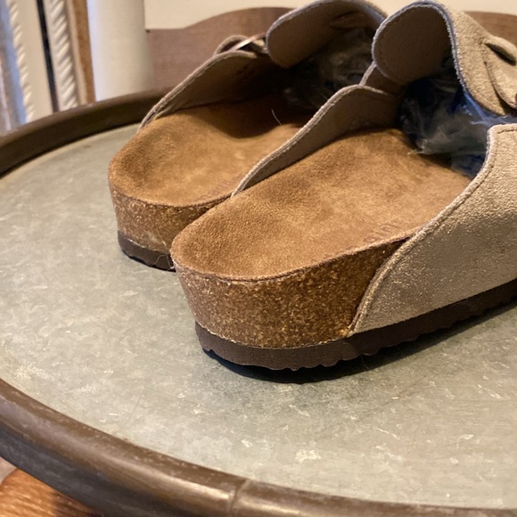 Brand New Madden women’s Clogs size 10. - Picture 3 of 5